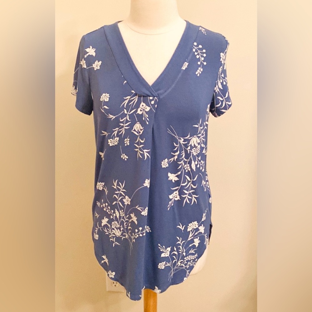 Old Navy Luxe Blue White Floral SZ S Cottagecore Shabby Chic Coastal Boho Top